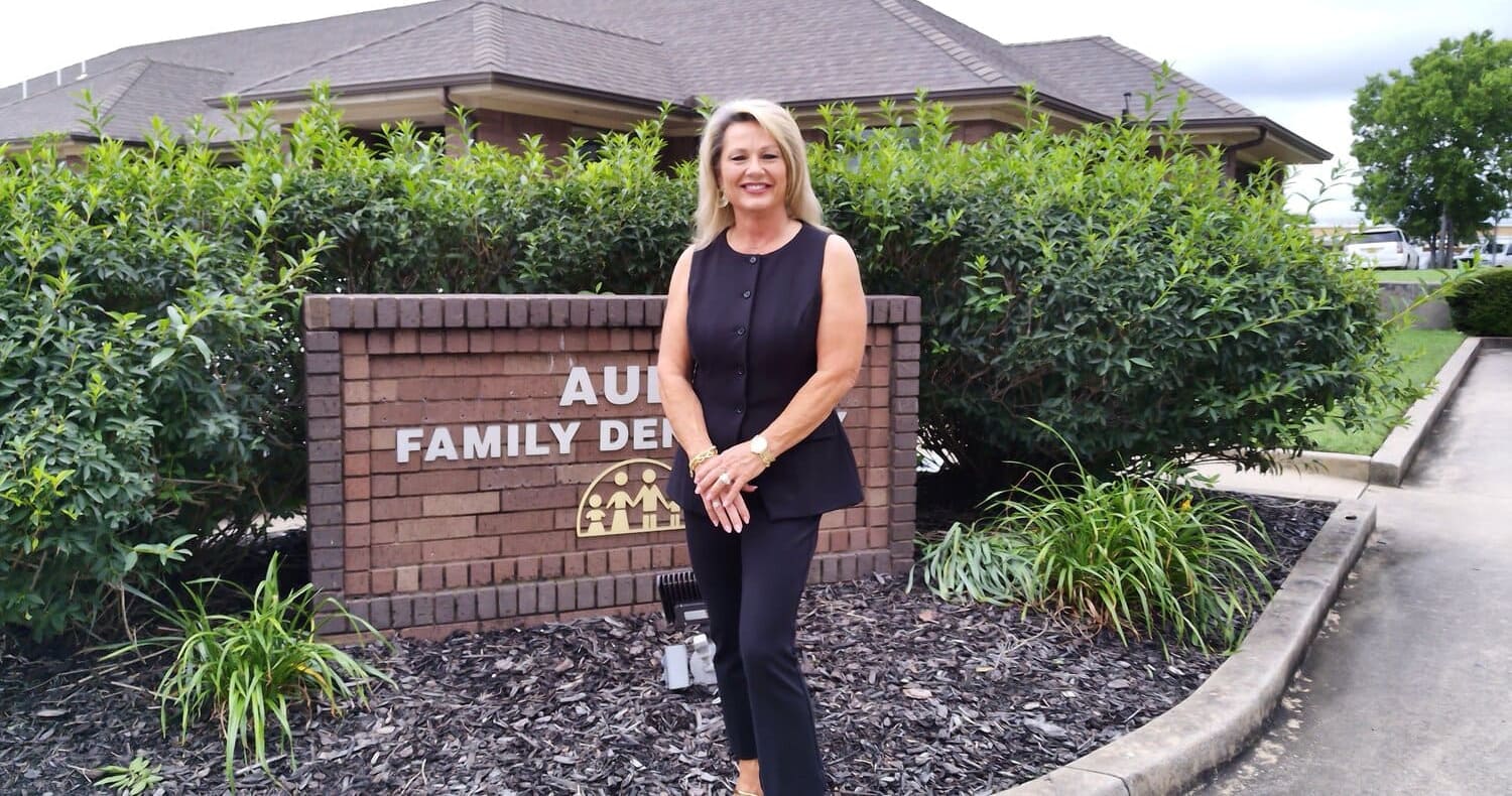 Lisa Gragg (Office Manager)